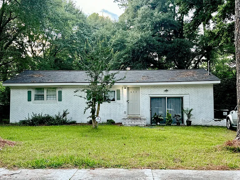 613 Hillcrest Ave — Photo 1