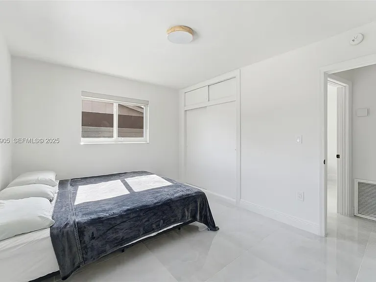 251 N 71st Ave — Photo 18