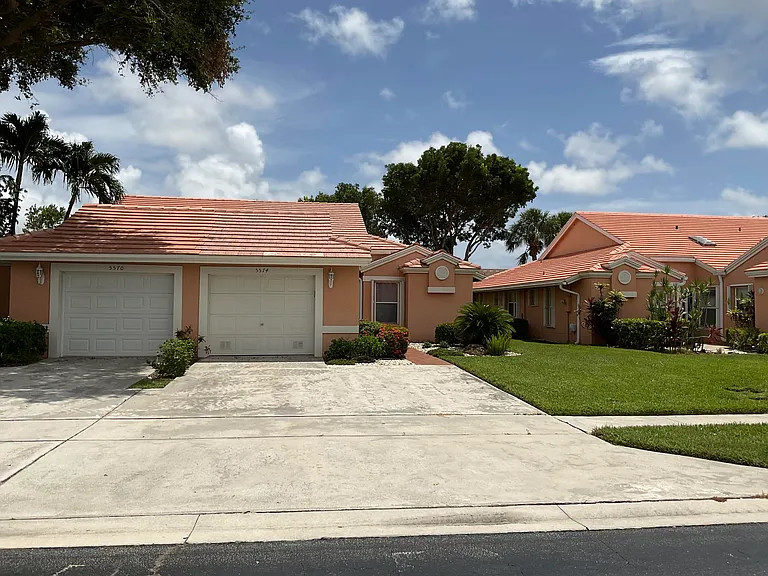 5574 Royal Lake Cir — Photo 2