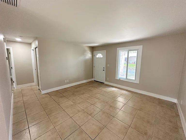 Avalon Apartments — Photo 16