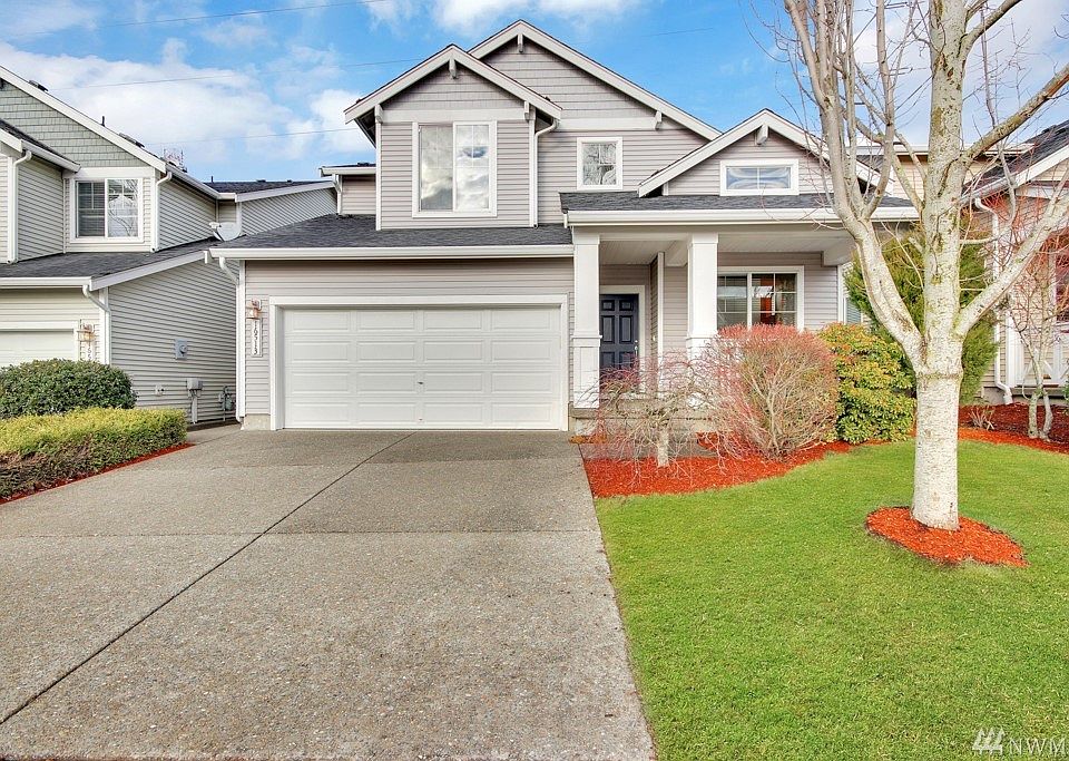 Greenbelt lot w/ neighbors only to left & right.  Extended paved pathway to backyard was an addition to this home.