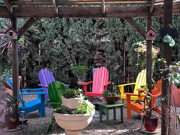 Large private backyard. Garden Oasis. Low maintenance. Gardener paid by landlord.