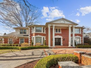 573 Shelden Rd, Grosse Pointe Shores, MI 48236