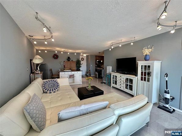 555 North Ave APT 4C, Fort Lee, NJ 07024