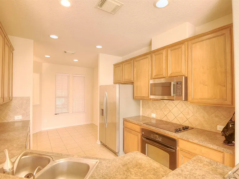 1139 Glenwood Canyon Ln — Photo 5