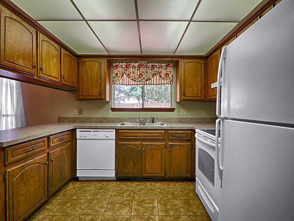 5th image of 2105 Whiteoak Cir