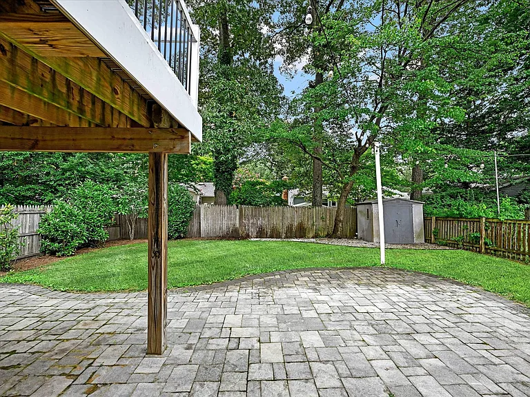 531 Kenmore Rd — Photo 20