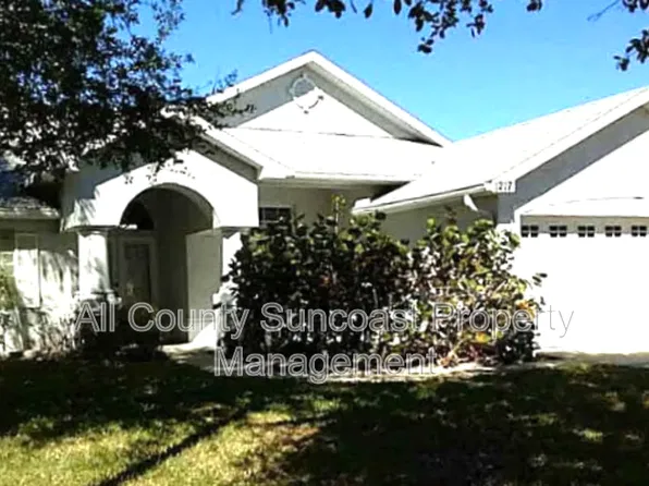 1217 Jasmine Lake Dr, Tarpon Springs, FL 34689