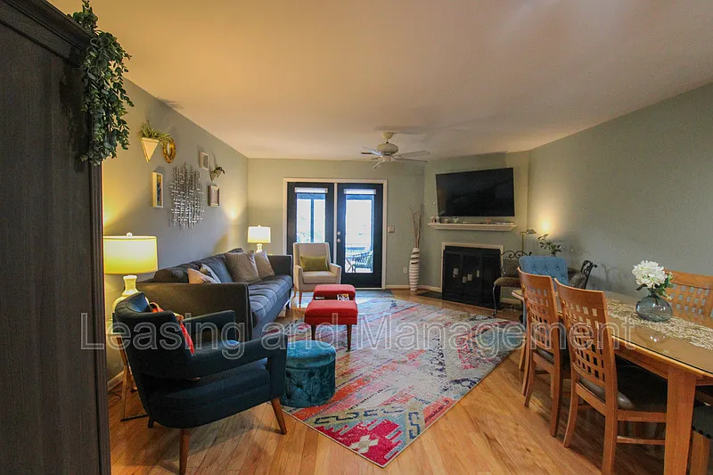 3 bed, 2.5 bath, 1342 sqft, $2,950 — Photo 2