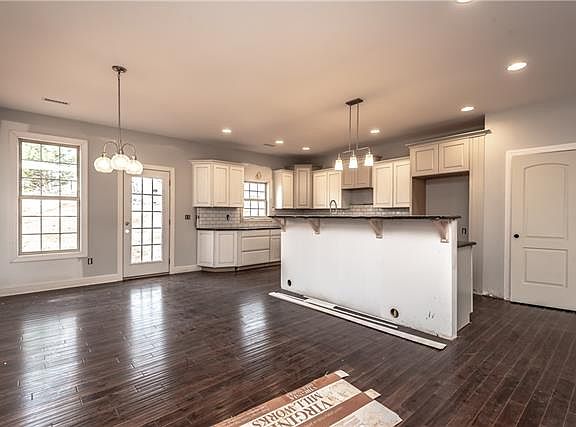 3rd image of 1169 Kensington Cir #61