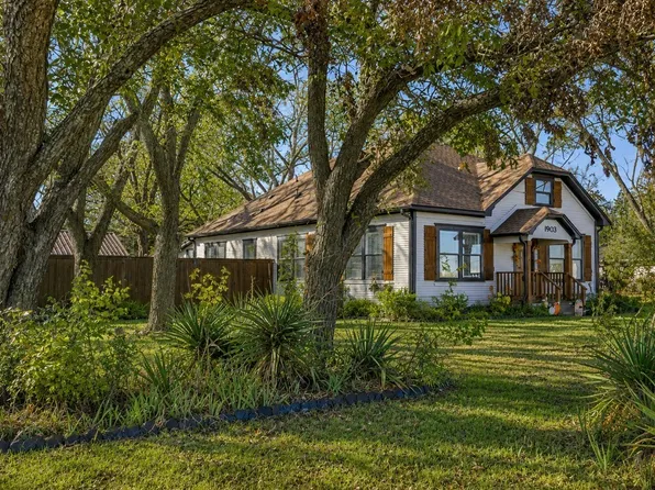 1903 N Weaver St, Gainesville, TX 76240