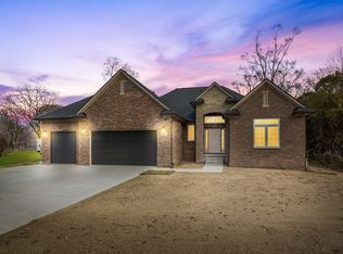 2547 Weaverton Dr, Rochester, MI 48307