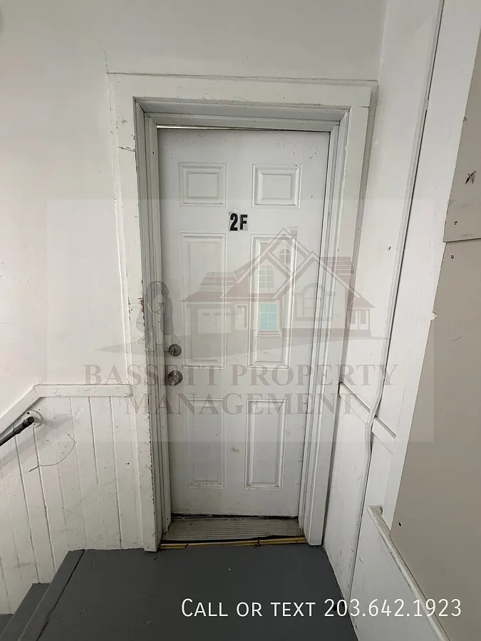 1 bed, 1.0 bath, 800 sqft, $1,299 — Photo 2
