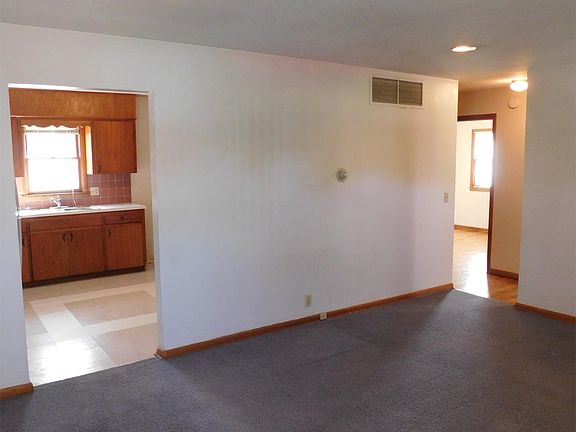 3rd image of 1112 Poplar St