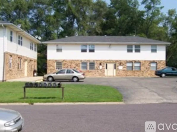 2205 Stoneybrook Rd, Pekin, IL 61554