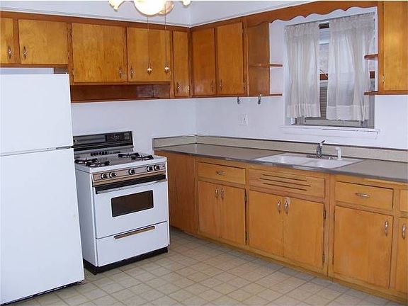 Eat-In Kitchen