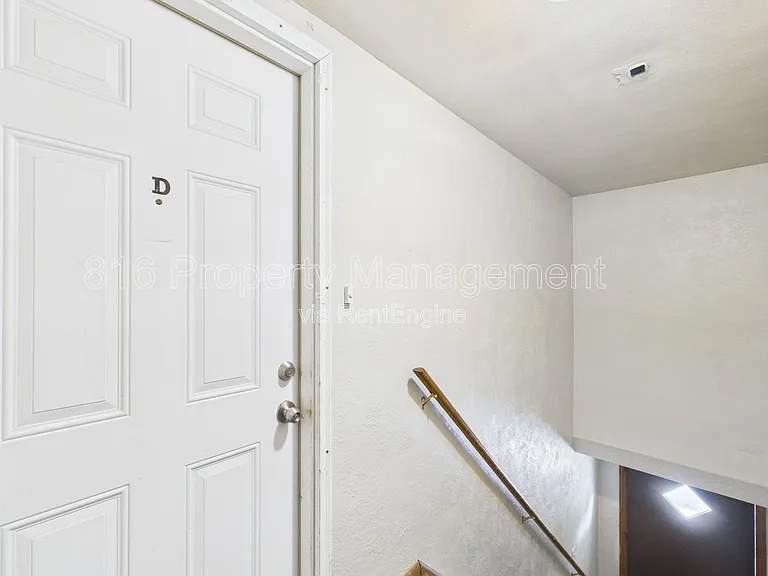 639 S Crysler Ave #D — Photo 13