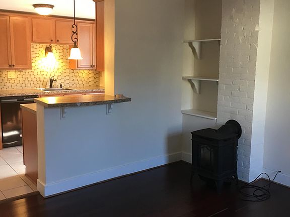 5th image of 303 Richmond Ave