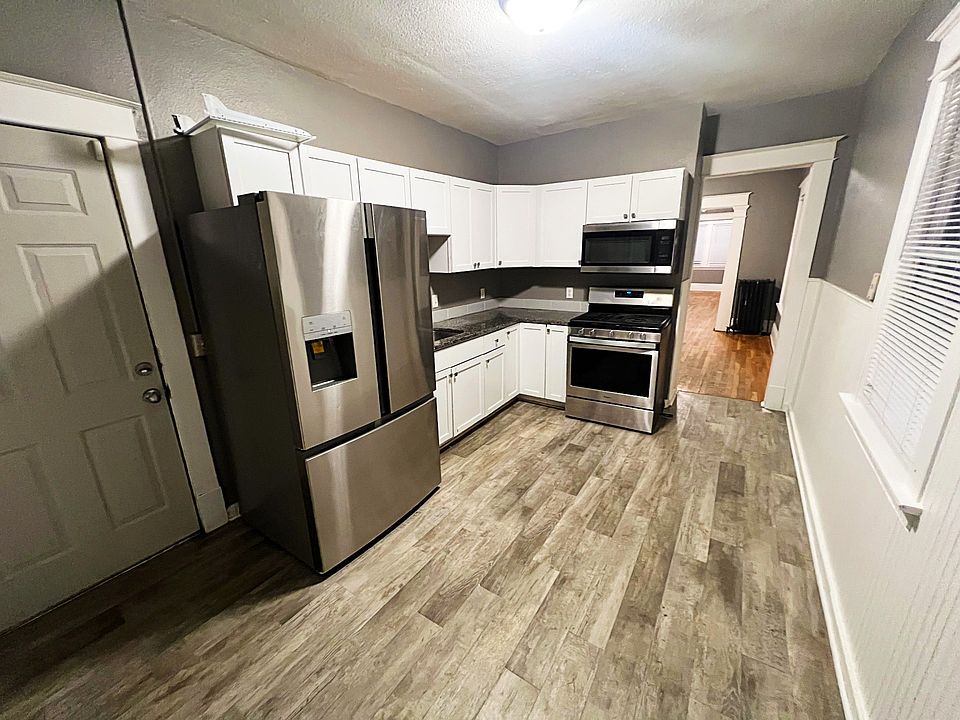 1st image of 1041 Arkwright St N