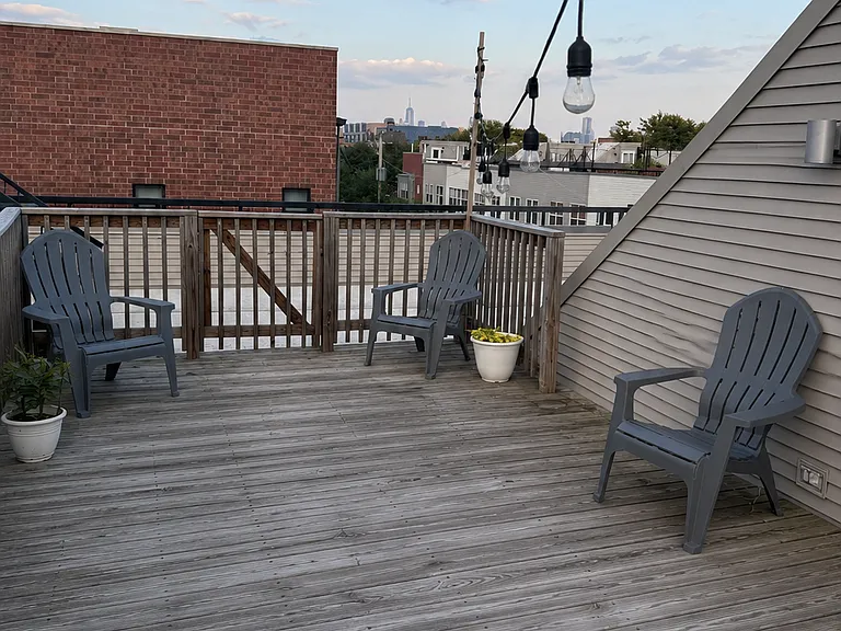 2555 W Moffat St #D — Photo 13