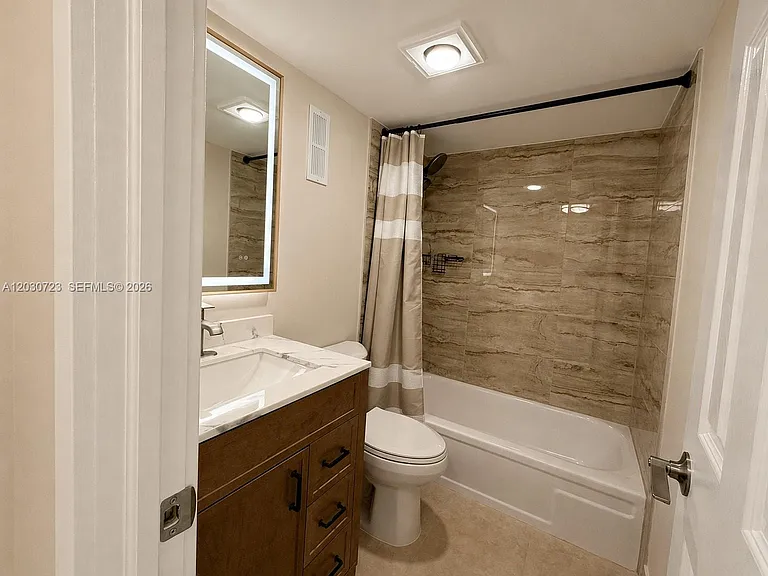 1300 Saint Charles Pl #303 — Photo 21