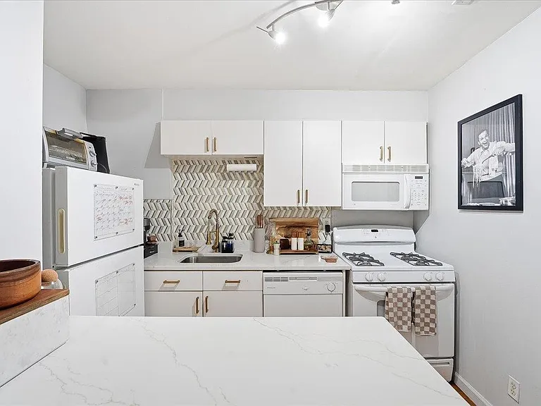 516 Adams St #1F — Photo 9