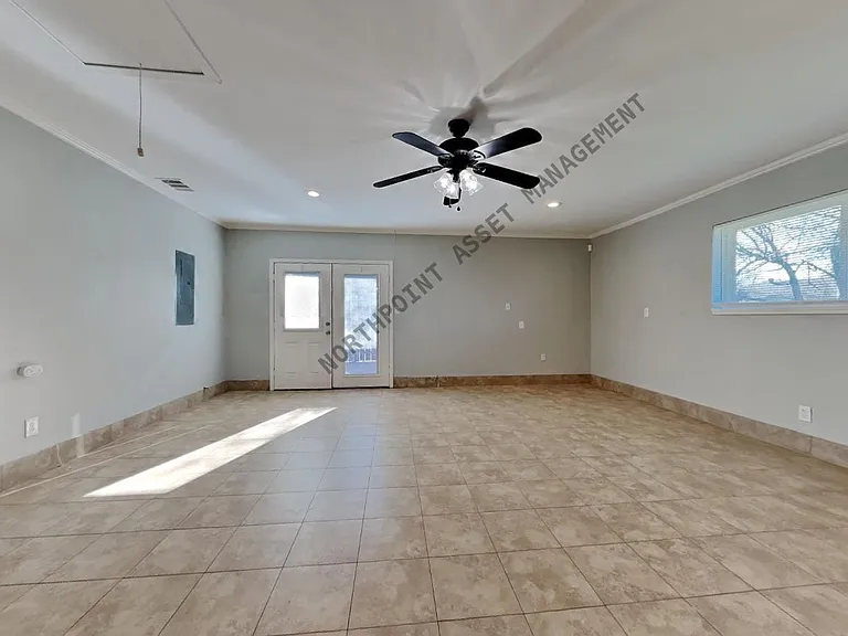 2724 Russwood Ln — Photo 8