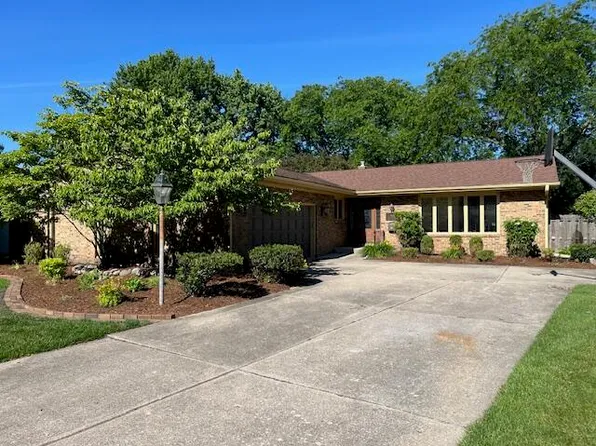 9116 Elmwood Dr, Munster, IN 46321