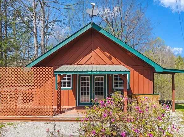 1578 Village Dr, Campton, KY 41301