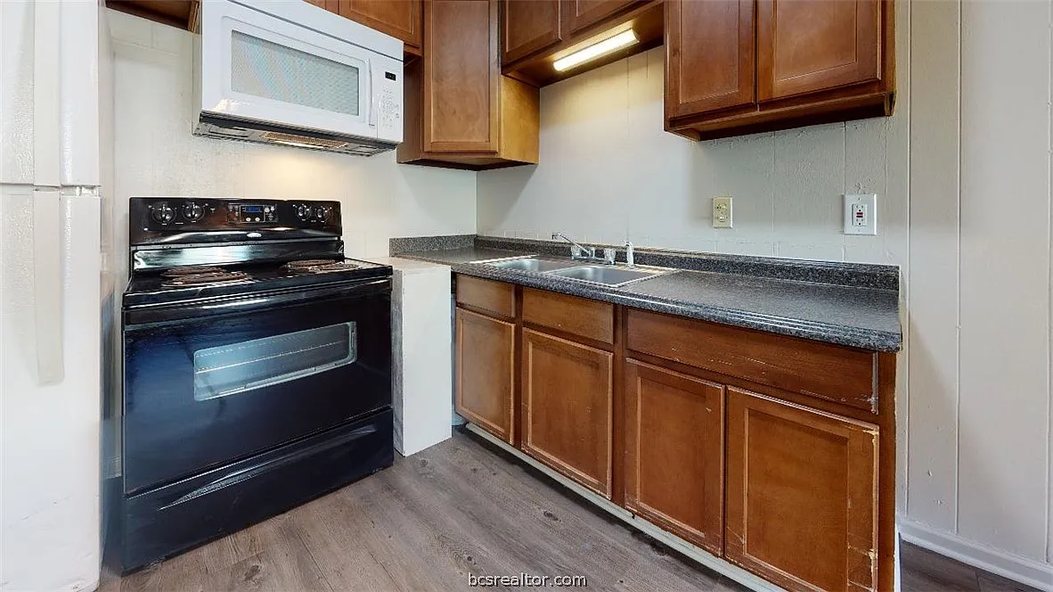 2 bed, 1.0 bath, 561 sqft, $775 — Photo 4