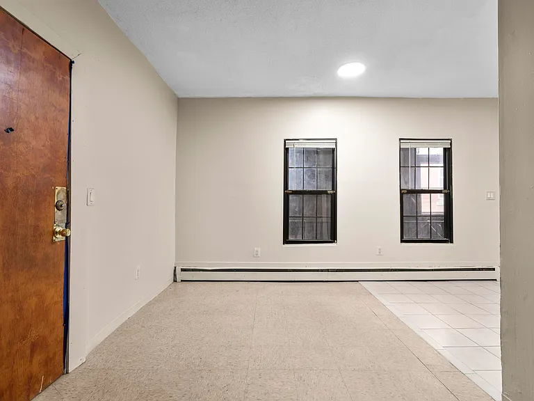 26-28 Lawrence St — Photo 19