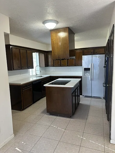 4 bed, 2121 sqft, $2,250 — Photo 2
