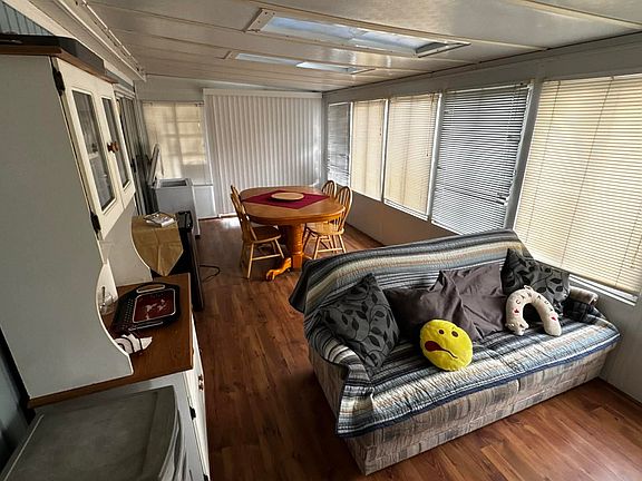 3rd image of 490 Empire Rd #For133