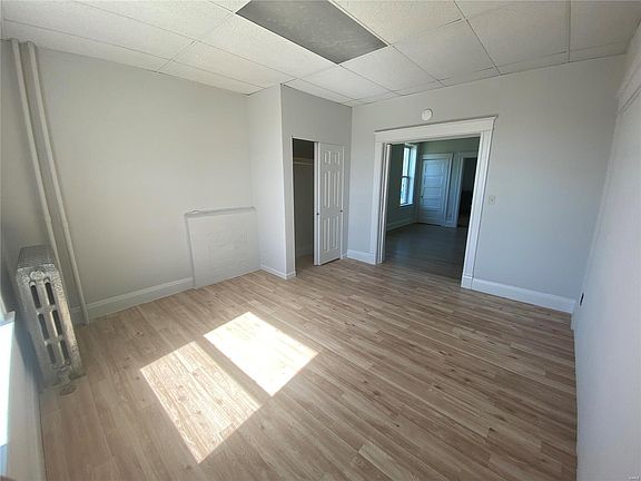 2nd image of 2033 Delmar Ave