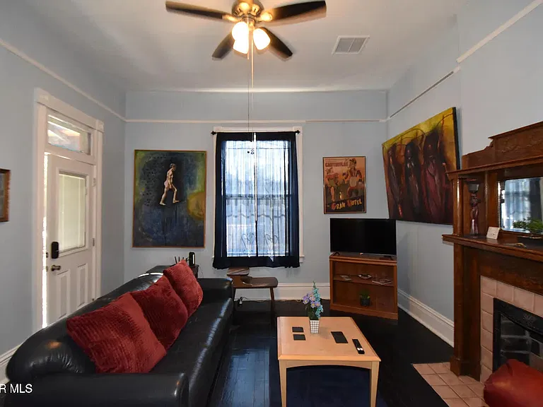 1214 N Kansas St — Photo 3