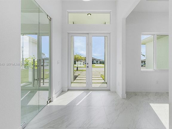 5th image of 216 Chiquita Blvd