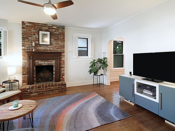 4th image of 306 N Willett St