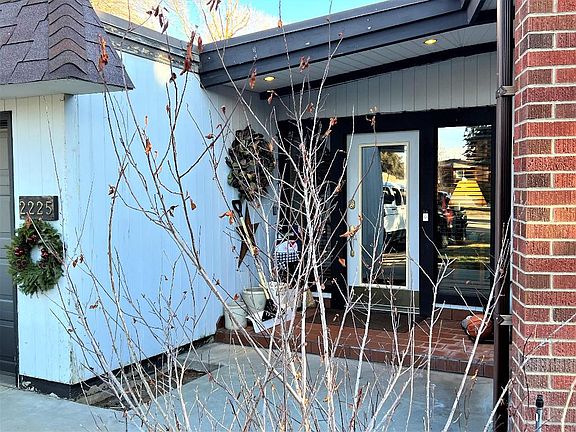 2nd image of 2225 Holly Ct