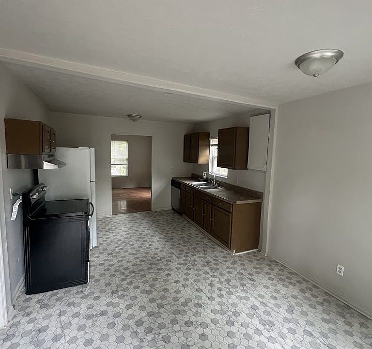 2nd image of 932 Hulana St