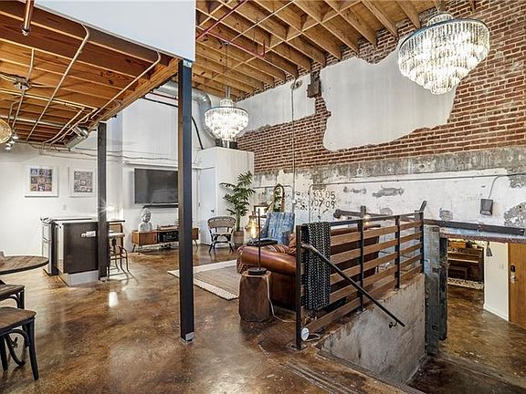 2nd image of 650 Glen Iris Dr NE APT 3