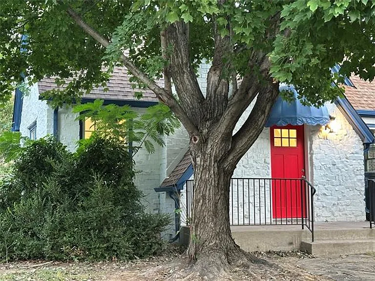 1235 S Gary Pl — Photo 4