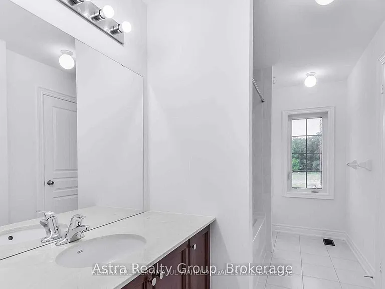 596 Mactier Dr — Photo 4