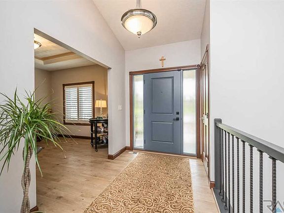 5th image of 1000 E Covey Cir
