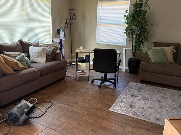 4th image of 44946 3rd St E