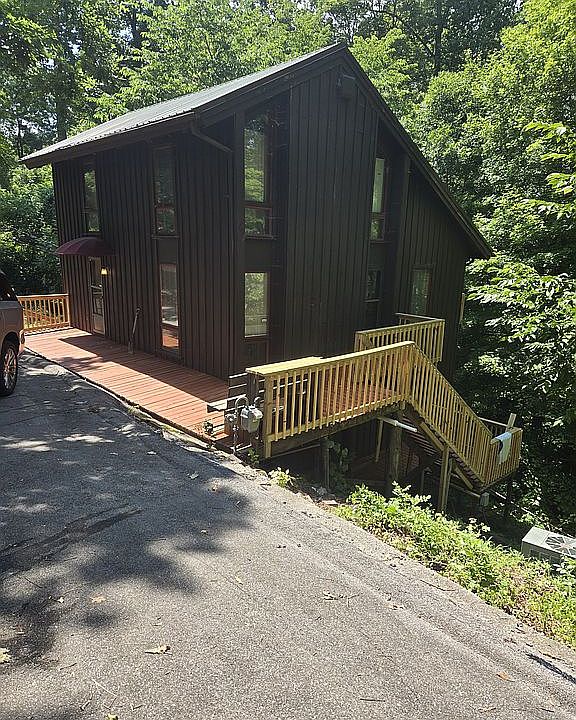 1st image of 151 Lakeview Cir