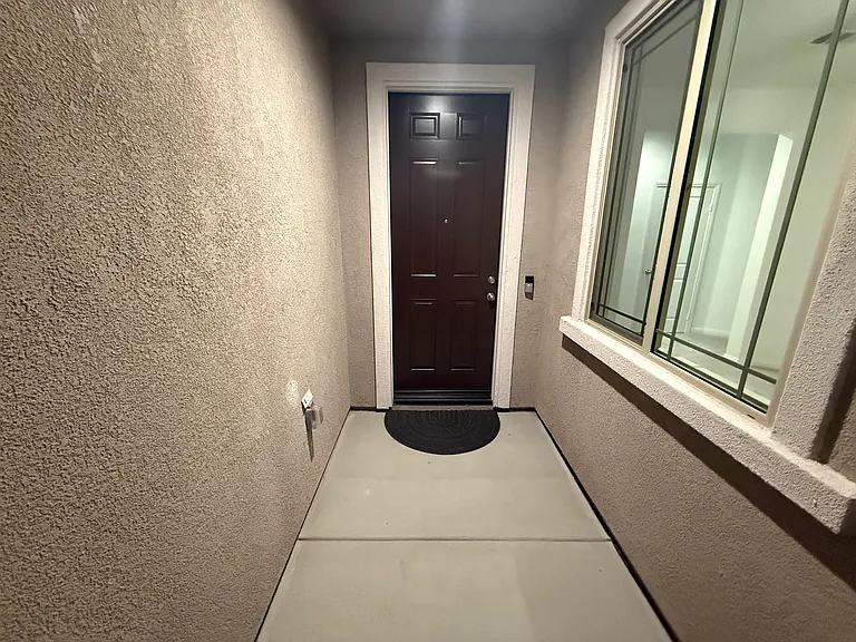 4212 Larchwood Ln — Photo 3