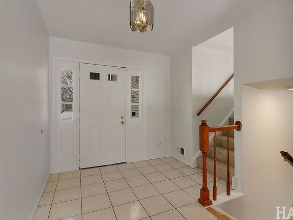 3rd image of 34 E Harbor Dr