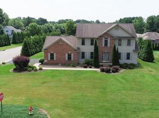 4775 Tree Line Trl, New Middletown, OH 44442