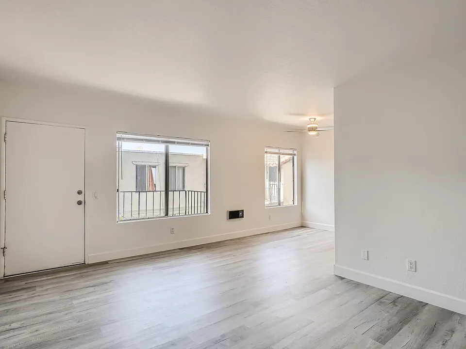 3825 Van Dyke Ave #6