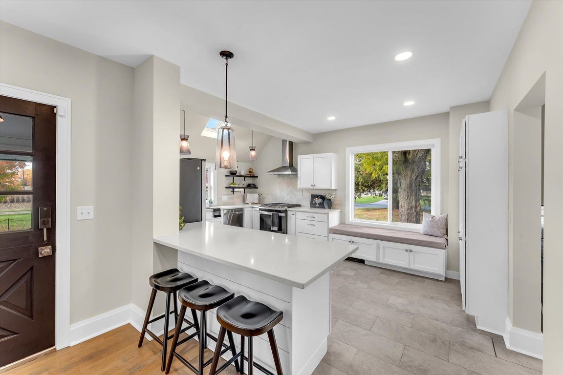 next background image